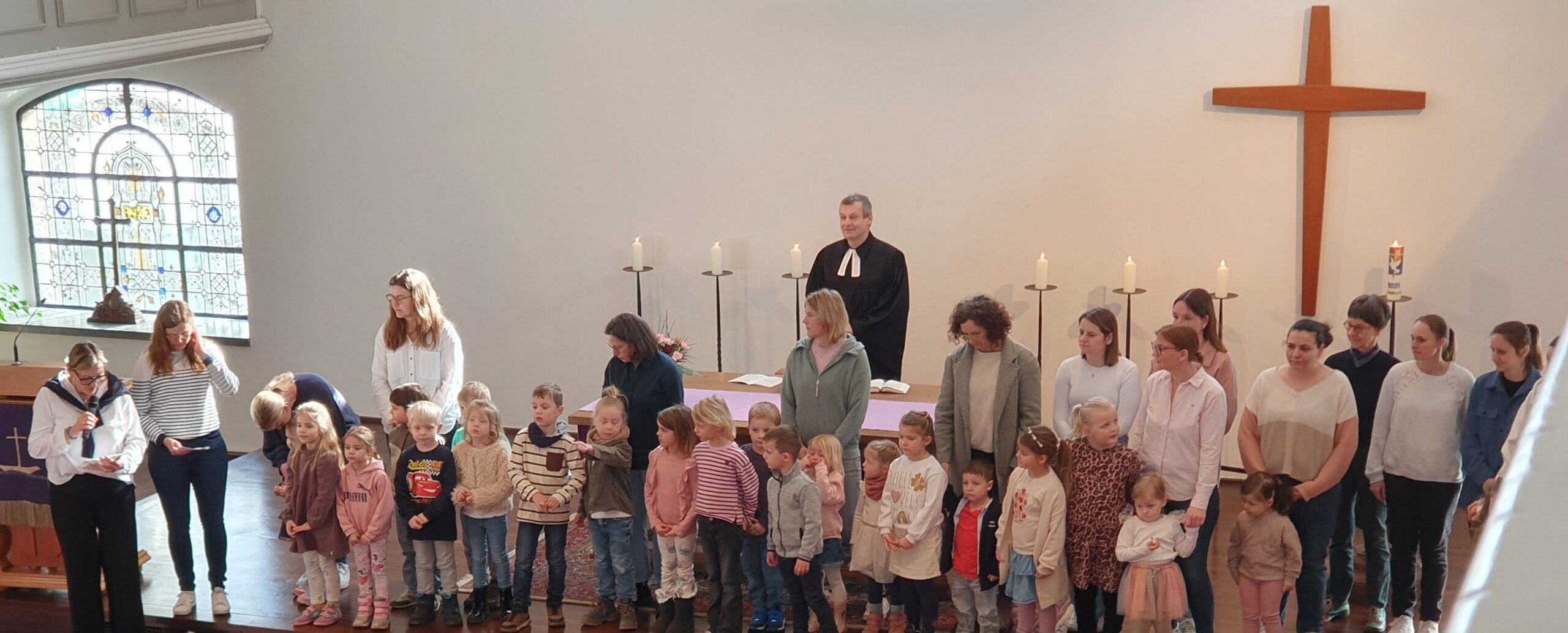 Kinder der Kindertagesstätte Arche Noah im Gottesdienst der Heilig-Geist-Kirche