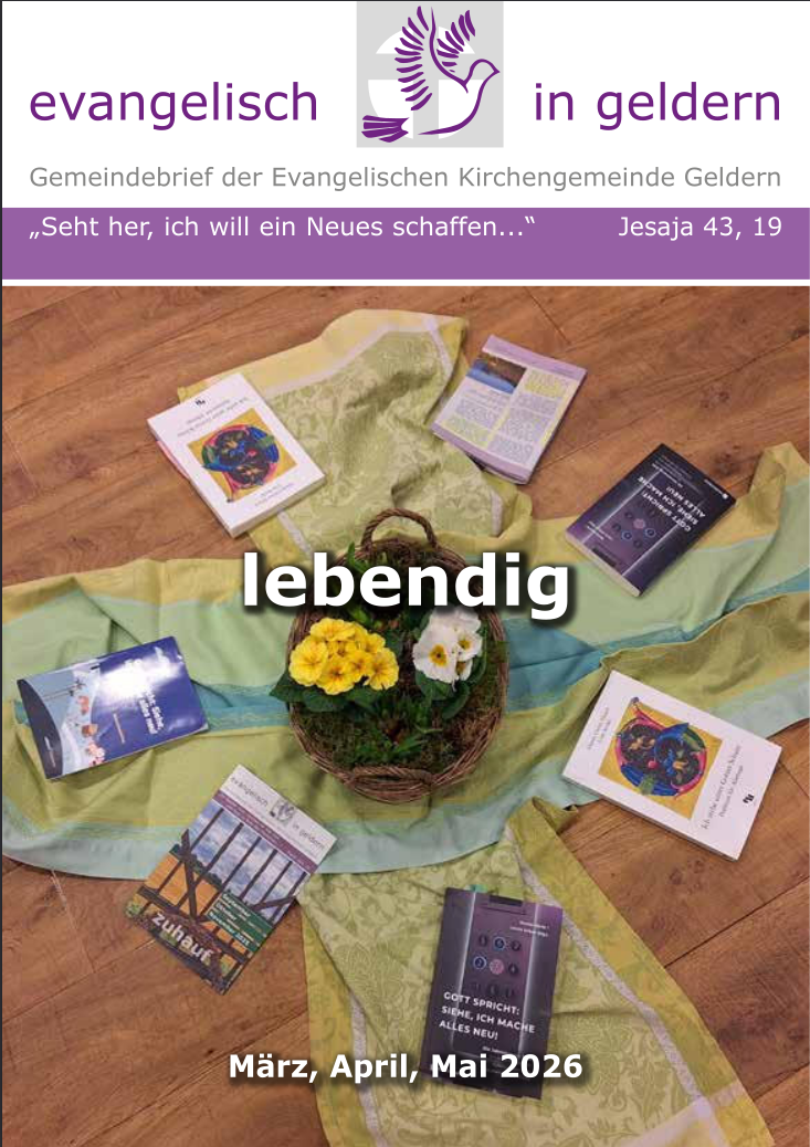Titelseite des Gemeindebriefs. Korb mit Blumen, darum sind mehrere Gemeindebriefe angeordnet