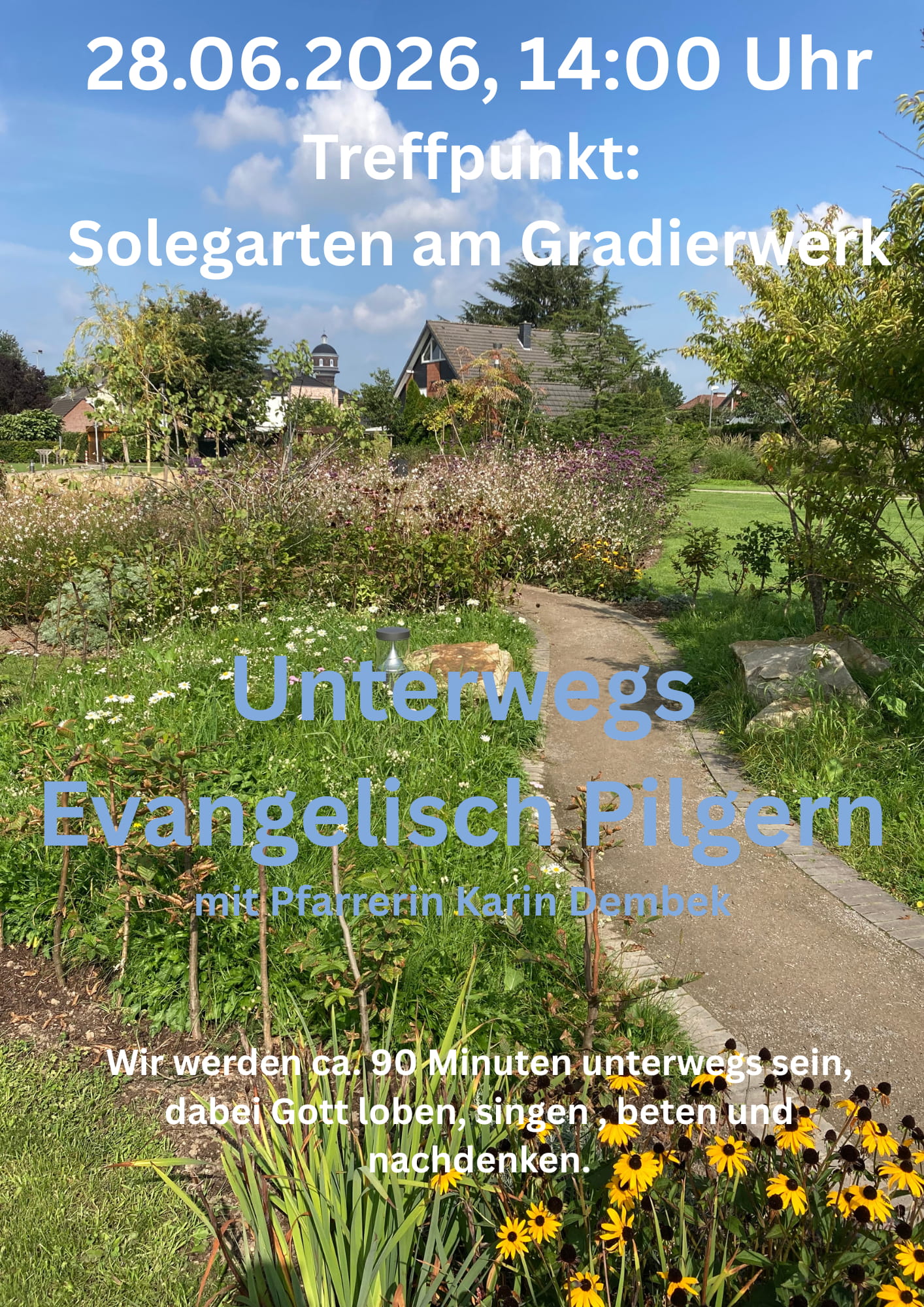 Weg durch eine blühende Wiese mit gelben Blumen und Büschen, im Hintergrund Häuser und blauer Himmel mit Wolken, darüber weißer Text mit Informationen zu einem evangelischen Pilgergottesdienst am 28.06.2026 um 14 Uhr am Solegarten am Gradierwerk in Kevelaer